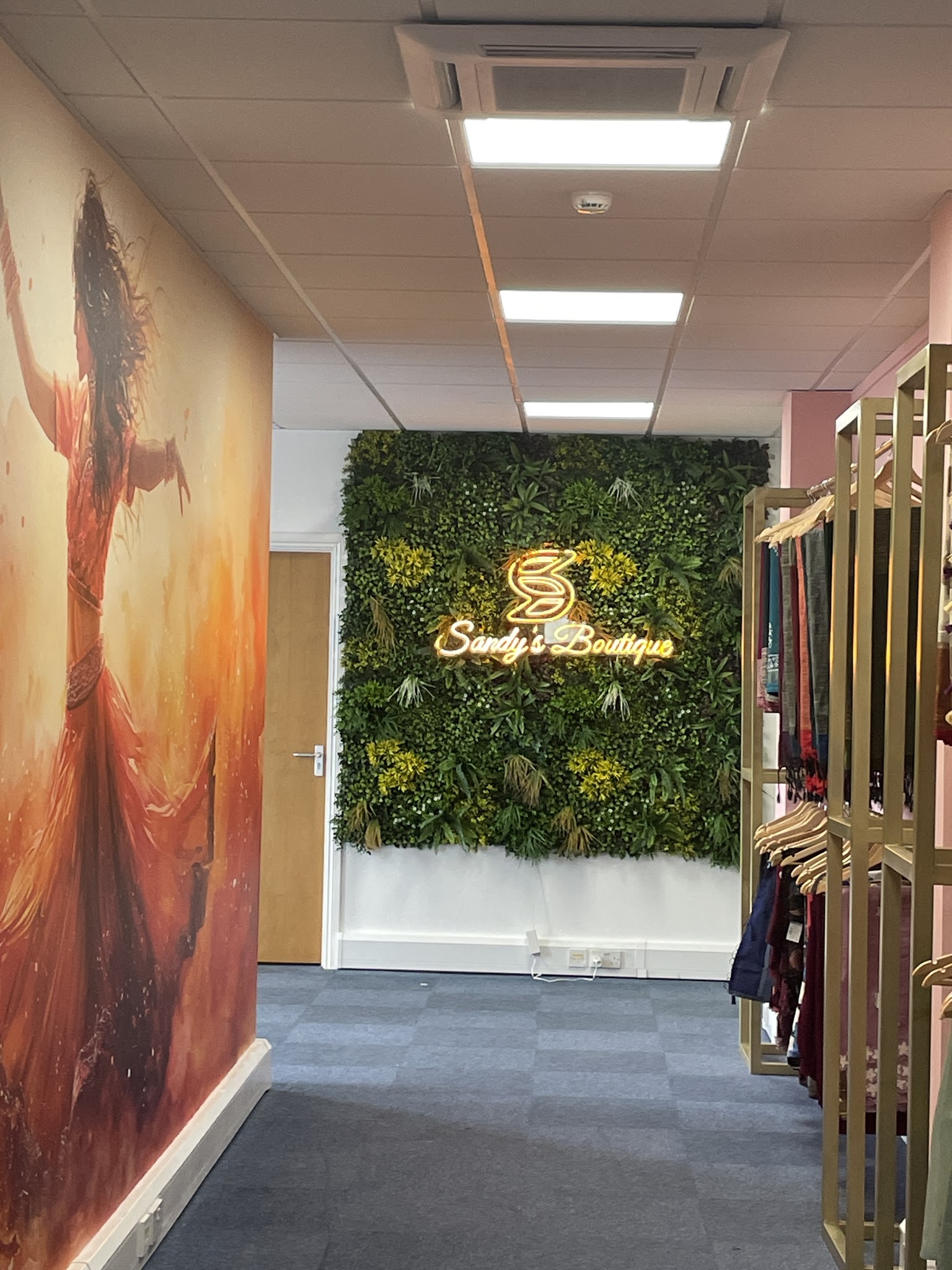 Sandys boutique - Bridal Fashion - photo 1