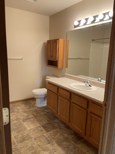 33 Realty - Visual