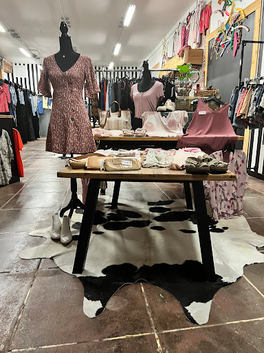 Ashley's Room Consignment Sumner - Thumbnail