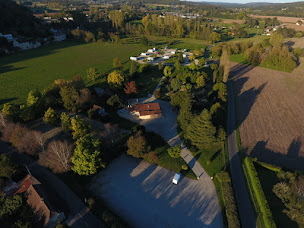 Photo n°5 de Aire de Camping Car Du Mini-golf à Montignac-Lascaux (Terrain de camping)