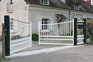 Photo n°20 de Anjou Clotec - Portail - Clôture - Automatismes - Porte de garage à Avrillé (Menuisier)