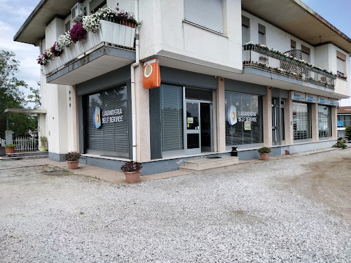 Lavanderia self-service di Martignacco di De Simon Ivana Gallery - Italy