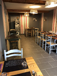 Photo n°20 de Camping La Mare aux Fées à Roquefeuil (Restaurant français)