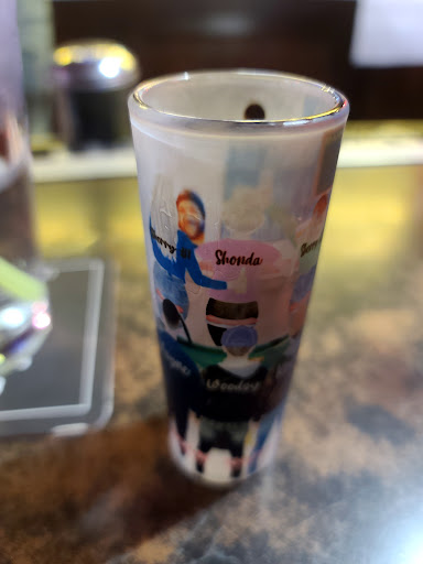 Barneys Bar - Visual