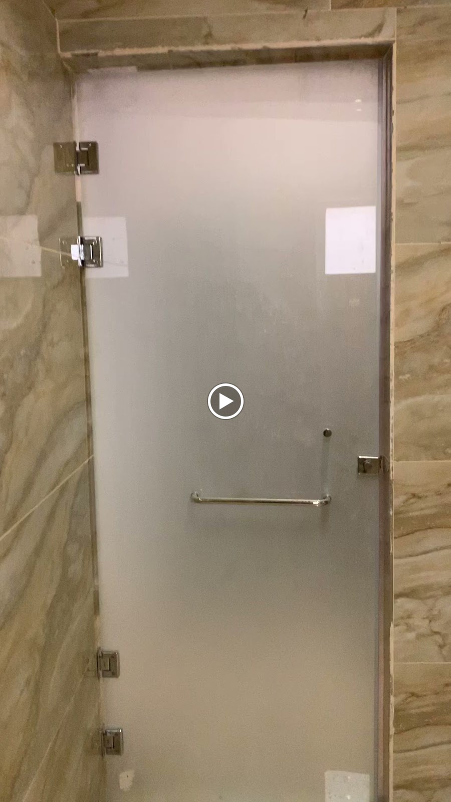 اللؤلؤه للزجاج السكوريت والستائر الطبيه والأبواب الاوكورديون والدرج السيكوريت - صورة 3