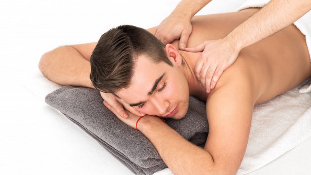 Getting the Right Male Massage Therapy for Low Back Pain - Royal