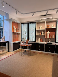Photo n°28 de PHILIPPE FERRANDIS BOUTIQUE • Bonaparte à Paris (Boutique d'articles de mariage)