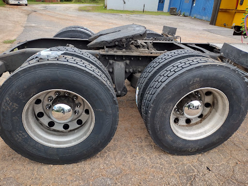 L C Wynn Truck/Auto Tire Repairs - Thumbnail