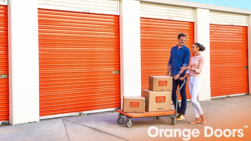 Public Storage by null