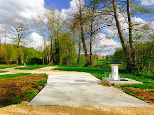 Photo n°18 de Camping Dordogne La Lénotte 3 étoiles à Monplaisant (Borne de recharge de véhicules électriques)
