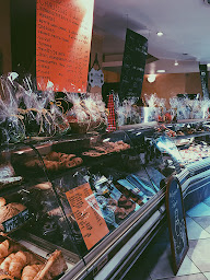 Photo n°32 de Au Petit Bonheur à Le Tourne (Boulangerie)