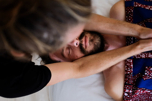 Yaovi massages