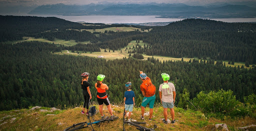 La Boîte à Montagne, Canyoning, Via Ferrata, Spéléologie, Kayak, VTT, Randonnée