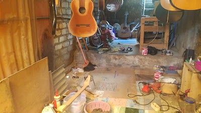 Photos of Gaung Guitar