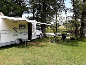 Photo n°34 de Camping L'etang Du Camp à Sénergues (Maison de vacances non-fumeurs)