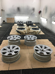 Photo n°20 de Formycar - Carrossier 94 - Carrosserie auto 94 - Remplacement Pare Brise 94 - Franchise Offerte à Ivry-sur-Seine (Service de remorquage)