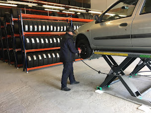 Photo n°4 de Autoline Auch Pneus d'Occasion pas cher à Auch (Magasin de roues)