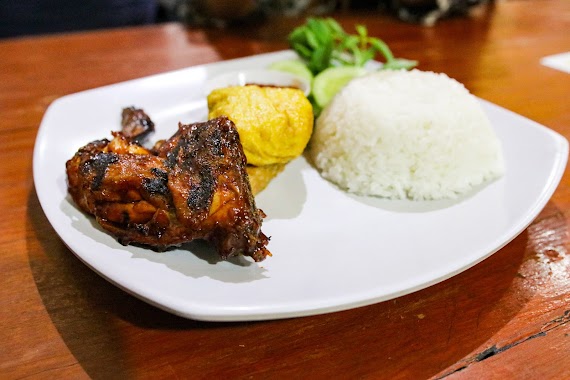 Ayam Bakar Kambal, Author: Dhanes Soegondo