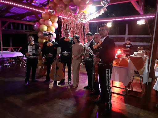 𝕸𝖆𝖗𝖎𝖆𝖈𝖍𝖎 𝖑𝖔𝖘 𝖆𝖛𝖊𝖓𝖙𝖚𝖗𝖊𝖗𝖔𝖘 𝖉𝖊 𝕾𝖆𝖓𝖙𝖆 𝕬𝖓𝖆