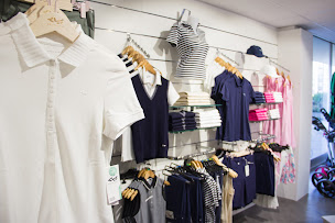 Photo n°4 de Golf Plus Saint-Cloud à Garches (Magasin d'articles de sports)