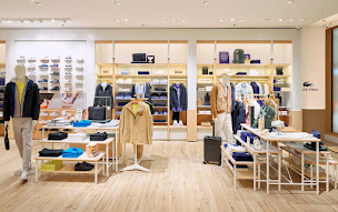 Photo n°7 de Lacoste Sables d'Olonne Ylium à Les Sables-d'Olonne (Magasin de vêtements pour femmes)