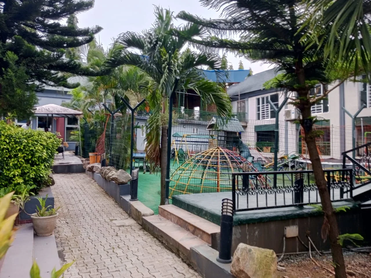 Sambeatz Hotel And Suites