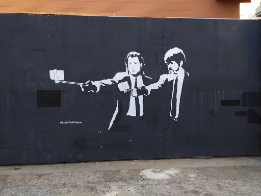 Selfiewallfiction - Visual