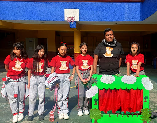 Colegio Leona Vicario Gallery - Mexico