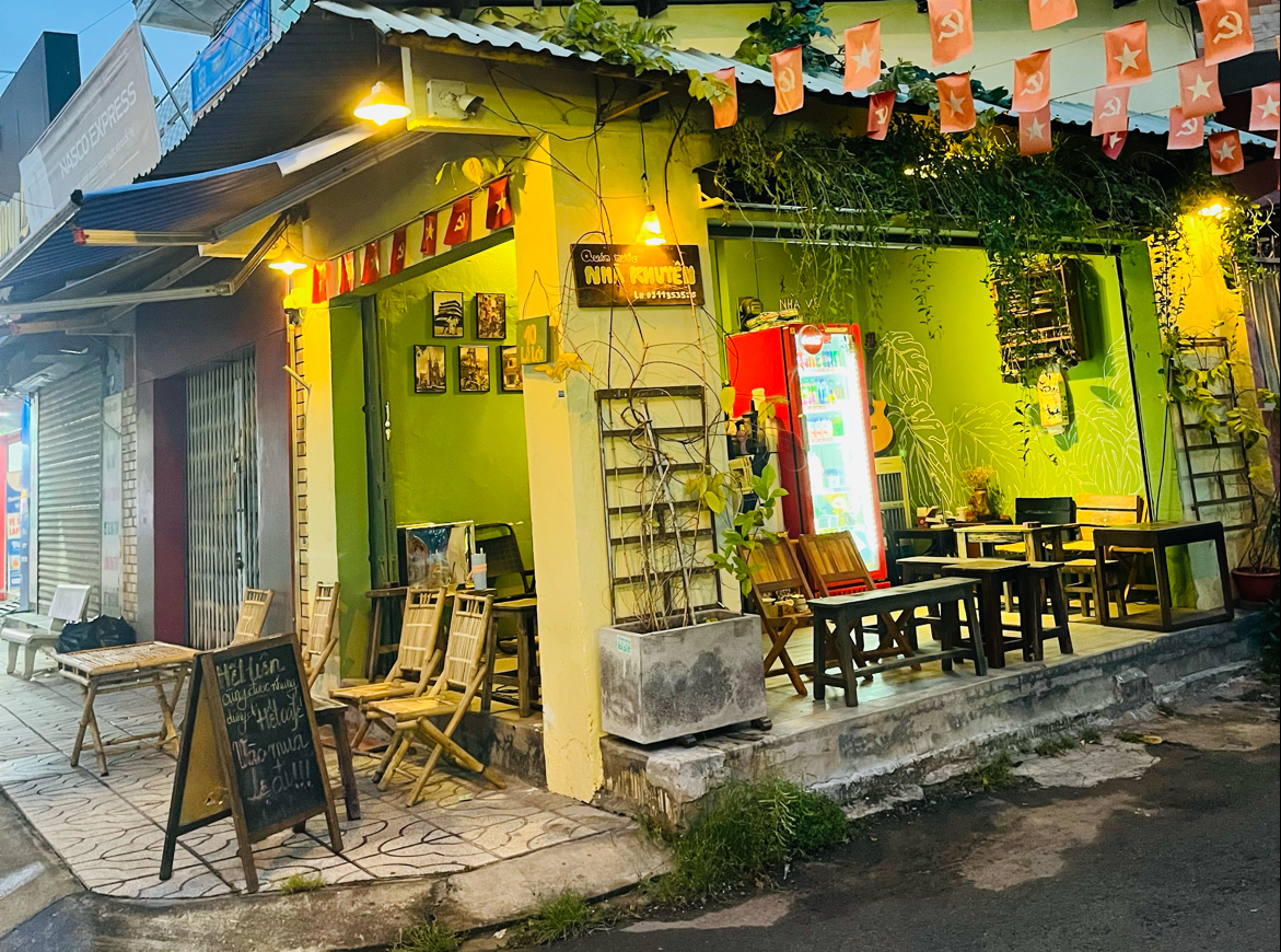 Nhà Khuyên Cafe