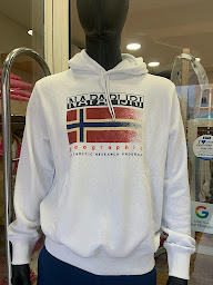 Photo n°9 de Iconic by Phanie / Napapijri l North sails l Boutique à Saint-Raphaël à Saint-Raphaël (Magasin de vêtements pour jeunes)