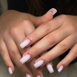 Photo n°2 de Lbnails by Léa à Le Luc (Salon de manucure)