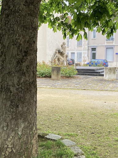 Monument aux Déportés, Fusillés et Internés de l'Yonne - Thumbnail