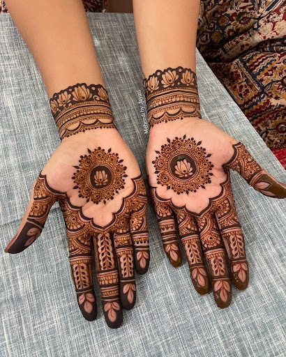 Looking for a talented Arabic Mehndi Designer in Moula Ali for your special occasion? Get beautif… post image
