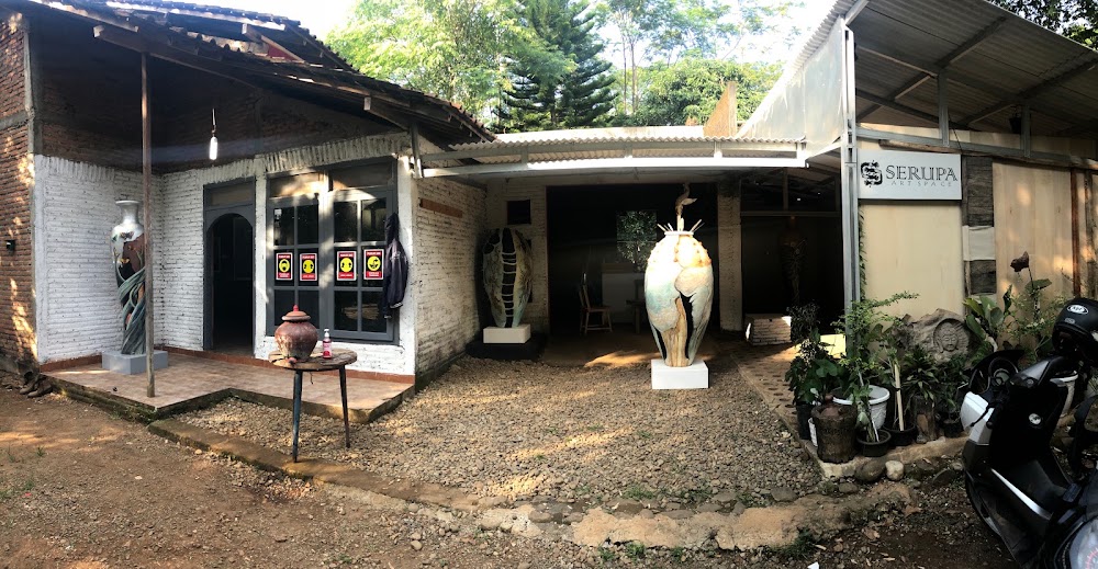 Pura Pura Caffee Shop and Gallery