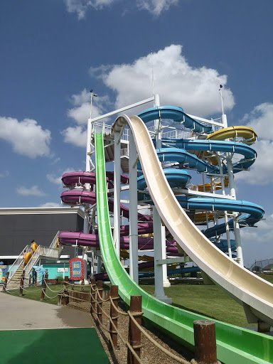Hurricane Harbor Oklahoma City - Thumbnail