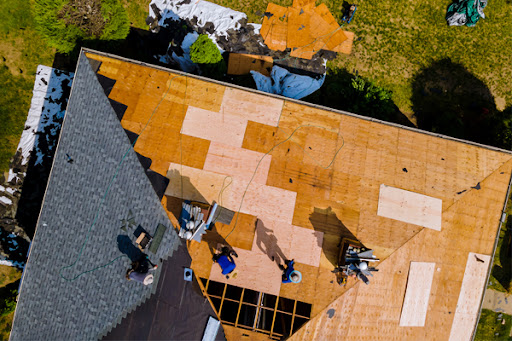 Photo de Couvreur Lormont Expertise Toiture Demoussage Gouttieres Reparation à Lormont (33310)