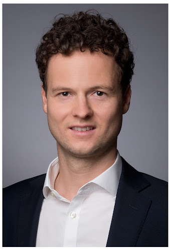 Dr. med. Benjamin Faist - Faltenunterspritzung Botox Augsburg