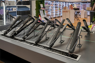 Photo n°9 de Chesnay Diffusion - Grossiste en coiffure et esthétique à Le Chesnay-Rocquencourt (Magasin d'articles de coiffure pour hommes)