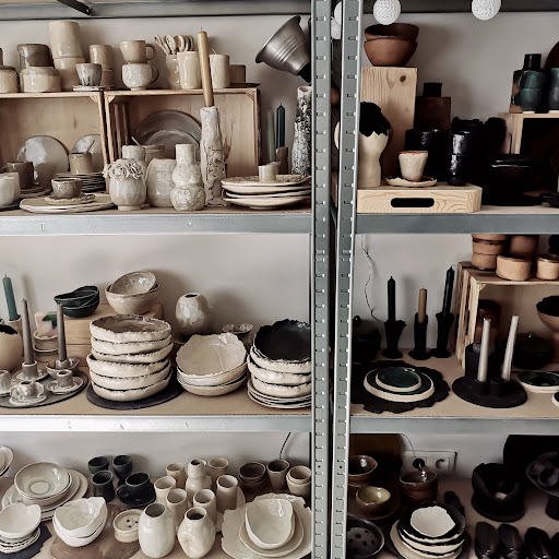 Photo de Les mains de la potière à Branne (33420)