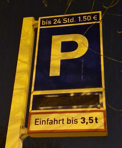 FitX Parkplatz - Thumbnail