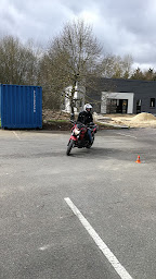 Photo n°16 de école de conduite PLEINS PHARES à Cinq-Mars-la-Pile (Service de remorquage)