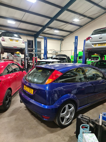 freelance mechanics clutch and gearbox specialist and independent bmw & range rover specialists - Barrow-in-Furness