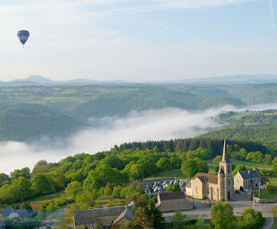 Photo n°3 de Le Ballon Bleu à Sauret-Besserve (Agence de vols touristiques en montgolfière)