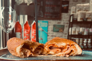 Photo n°17 de Un truc à manger - Restaurant à emporter & Traiteur Italien régional des Pouilles à Versailles (Cave à vins)