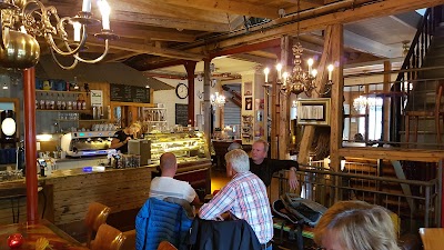 Photos of Caf&eacute; Laut