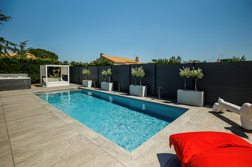 Photo de Piscines de France (17) - Construction de piscine (L'Univers de l'Eau) à Tesson (17460)