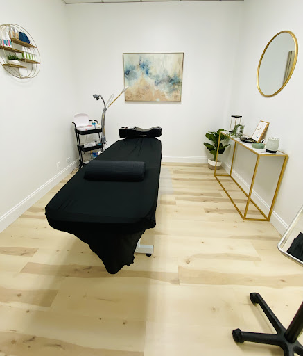 LaPierre Lash & Brow Studio Logo