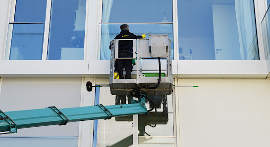 Bild: Liesegang Gebäudereinigung | Photovoltaikreinigung - Hausmeisterservice - Winterdienst - Taubenabwehr Alle