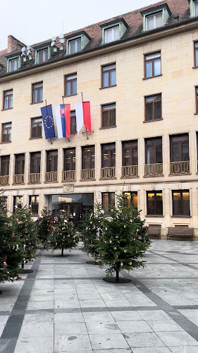 Primaciálne námestie 2, 811 01 Bratislava