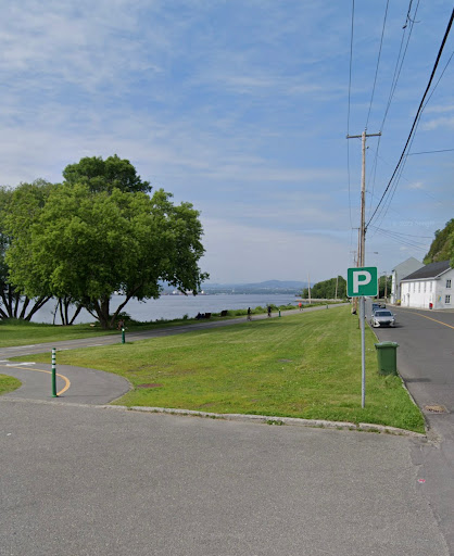 Stationnement bord du fleuve - Thumbnail